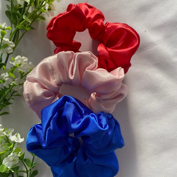 Mini scrunchies/ hair tie/ scrunchies - Picture 2 of 6